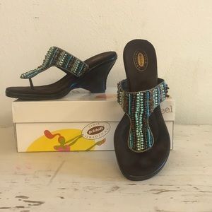 Dr. Scholl’s beaded wedge sandal- 10M